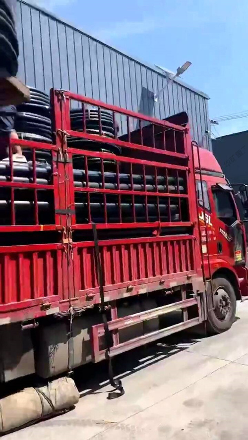 華礦集團(tuán)一車(chē)穿線(xiàn)管發(fā)往新疆